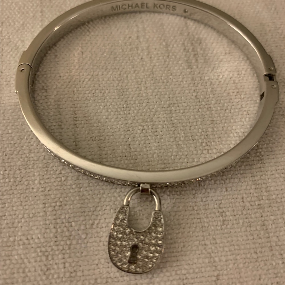 MICHAEL KORS hinged BANGLE BRACELET SILVER/TONE - Picture 4 of 6
